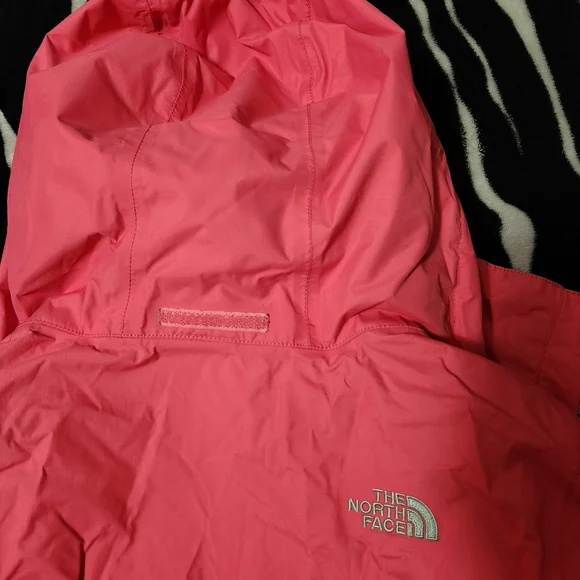 The North Face Vibrant Pink Hooded Jacket - Picture 4 of 5